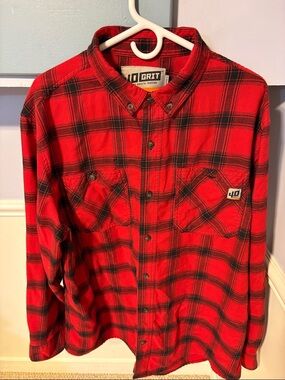 Duluth Trading Co Red and Black Plaid Button-Down Work Shirt